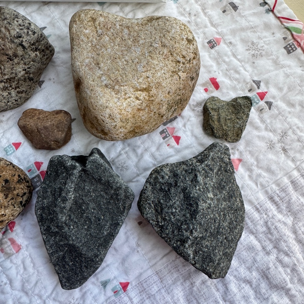 8 Heart Shaped Rocks - Picture 4 of 15